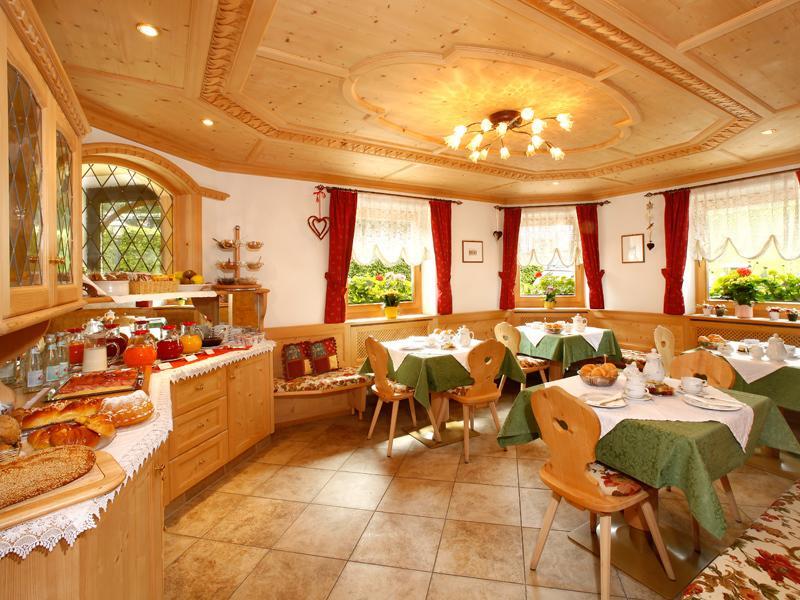 Bed and Breakfast Garni Crepaz Selva di Val Gardena Exterior foto
