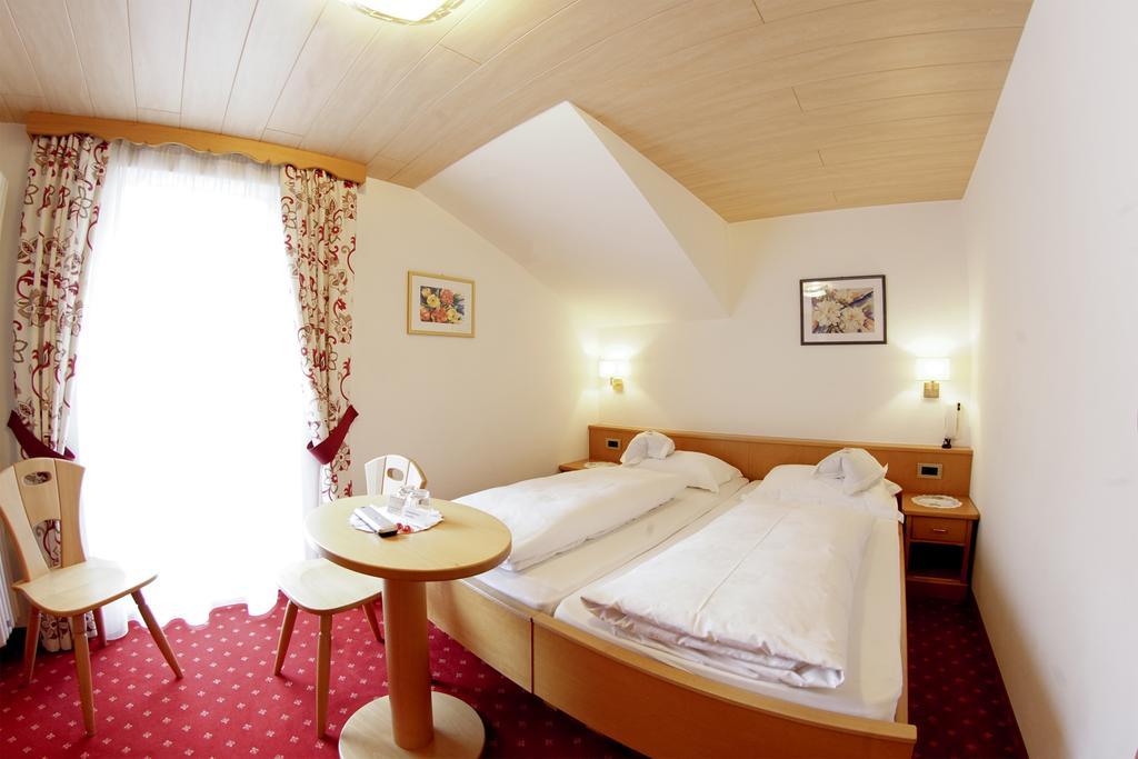 Bed and Breakfast Garni Crepaz Selva di Val Gardena Exterior foto
