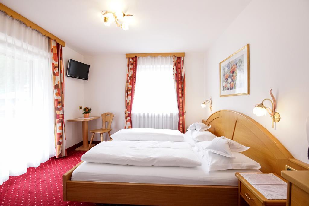 Bed and Breakfast Garni Crepaz Selva di Val Gardena Exterior foto
