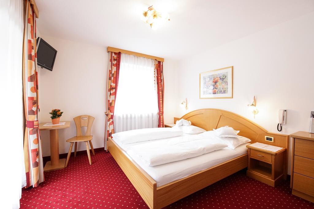 Bed and Breakfast Garni Crepaz Selva di Val Gardena Exterior foto