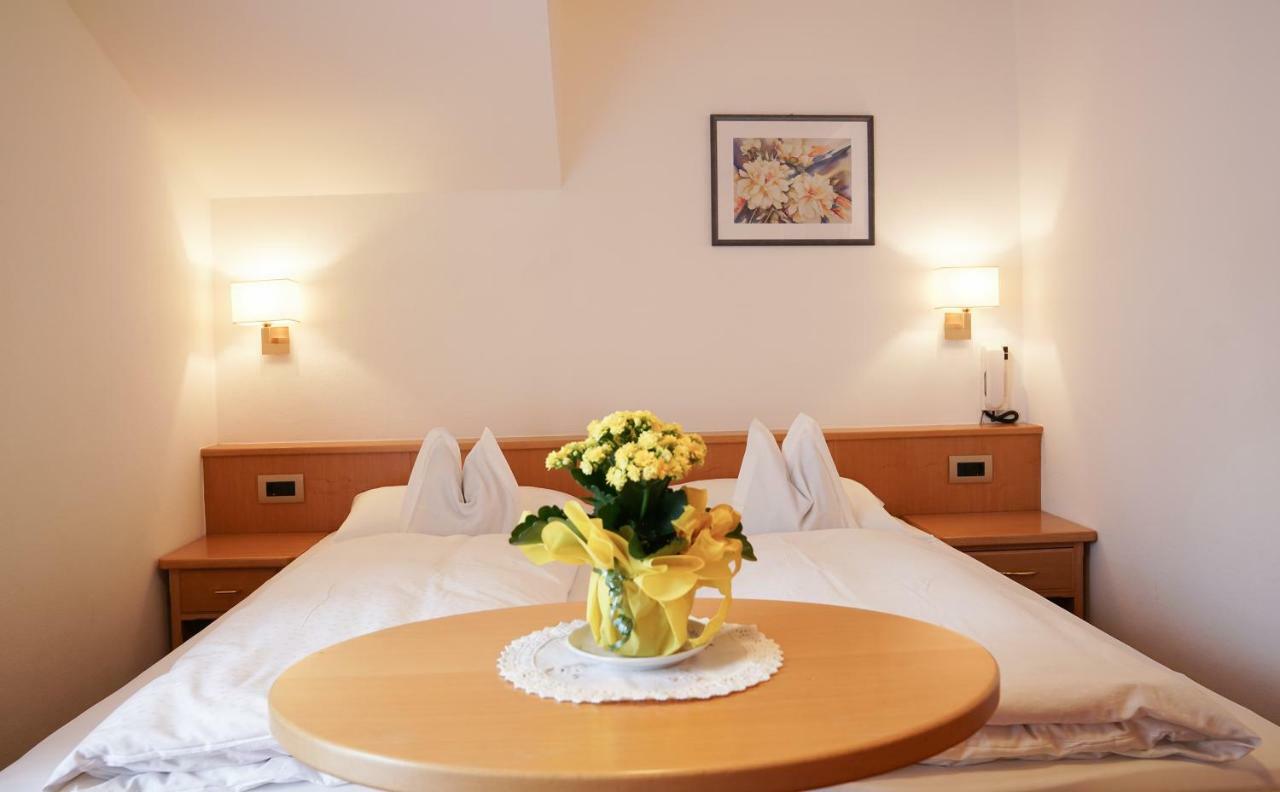 Garni Crepaz Bed and Breakfast Selva di Val Gardena Exterior foto